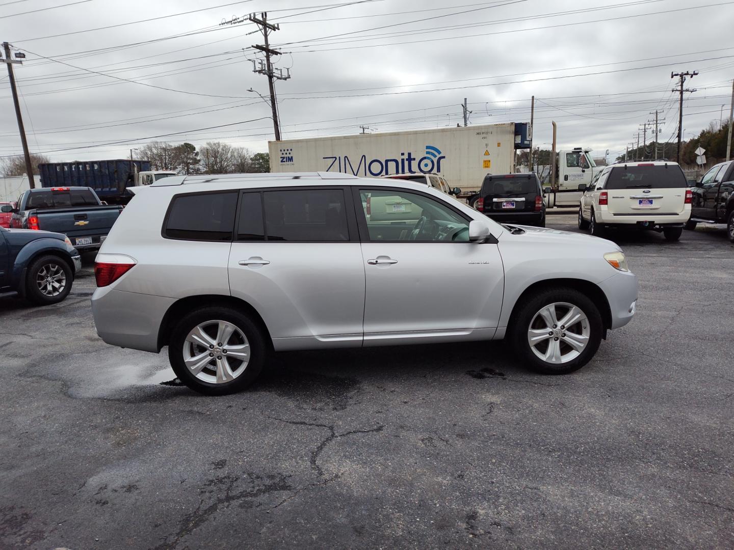 2009 Silver Toyota Highlander (JTEES42AX92) , located at 5700 Curlew Drive, Norfolk, VA, 23502, (757) 455-6330, 36.841885, -76.209412 - Photo#18